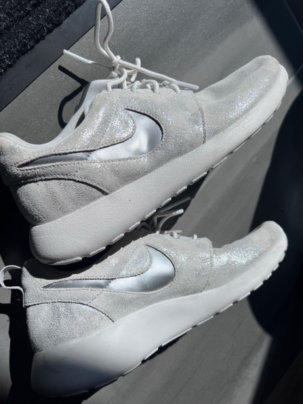 Nike Roshe One Prenium White Metallic Sneakers - Size 8